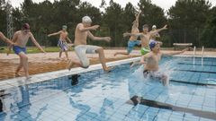 Ni�os en la piscina de Baio