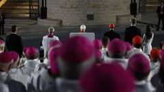 El papa Le�n XIV, durante el espect�culo de luz en homenaje a Antonio Gaud�, en la Sagrada Familia.