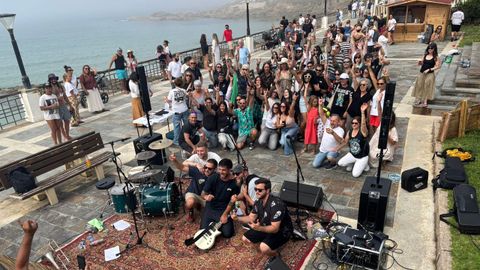Concierto de Baliza, durante la sesión vermú de ayer en Caión