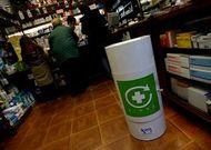 En Lal�n las farmacias acortar�n un poco su horario comercial.