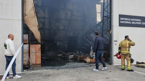 El interior de la nave de Trison en sada qued� arrasado