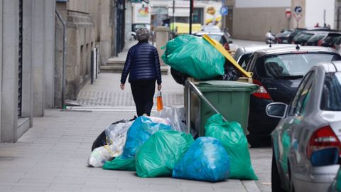 Segundo da (mircoles) con la basura de las calles sin recoger