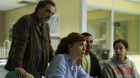 El actor vigu�s Nando P�rez, de pie, en el rodaje del filme  La m�s dulce , que se estrenar� en el Festival de Cannes.