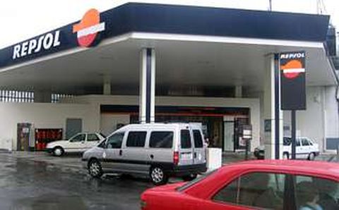 Imagen de una gasolinera de Repsol