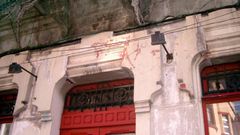 El deterioro de la fachada y las filtraciones de humedad amenazan la casa modernista de General Sanjurjo