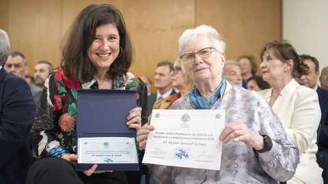 Carmen Figueiras, presidenta de la Delegación del Colegio de Arquitectos de Lugo, en la entrega del premio a la excelencia y compromiso profesional 2025 a la arquitecta Myriam Goluboff