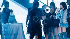 Aitana celebrando su cumplea�os en el concierto de Avil�s
