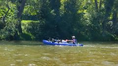 Una canoa con  basura recogida en el Sella. ARCHIVO