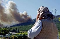 Un incendio forestal en la parroquia de Saiar, en el municipio de Caldas, en junio del 2013. 