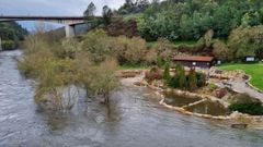 Las termas ourensanas quedaron as� tras la crecida del Mi�o.