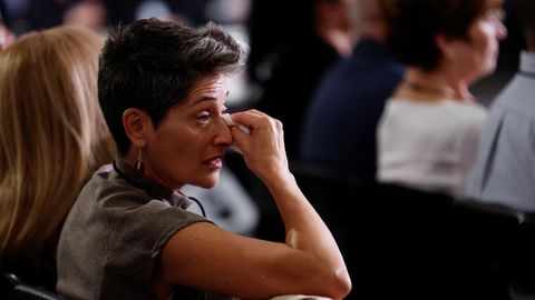 Un familiar de las víctimas de la dana, durante el homenaje