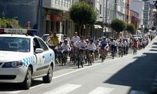 Los participantes en el recorrido del a�o pasado, de regreso a la plaza por la avenida Eduardo Pondal.