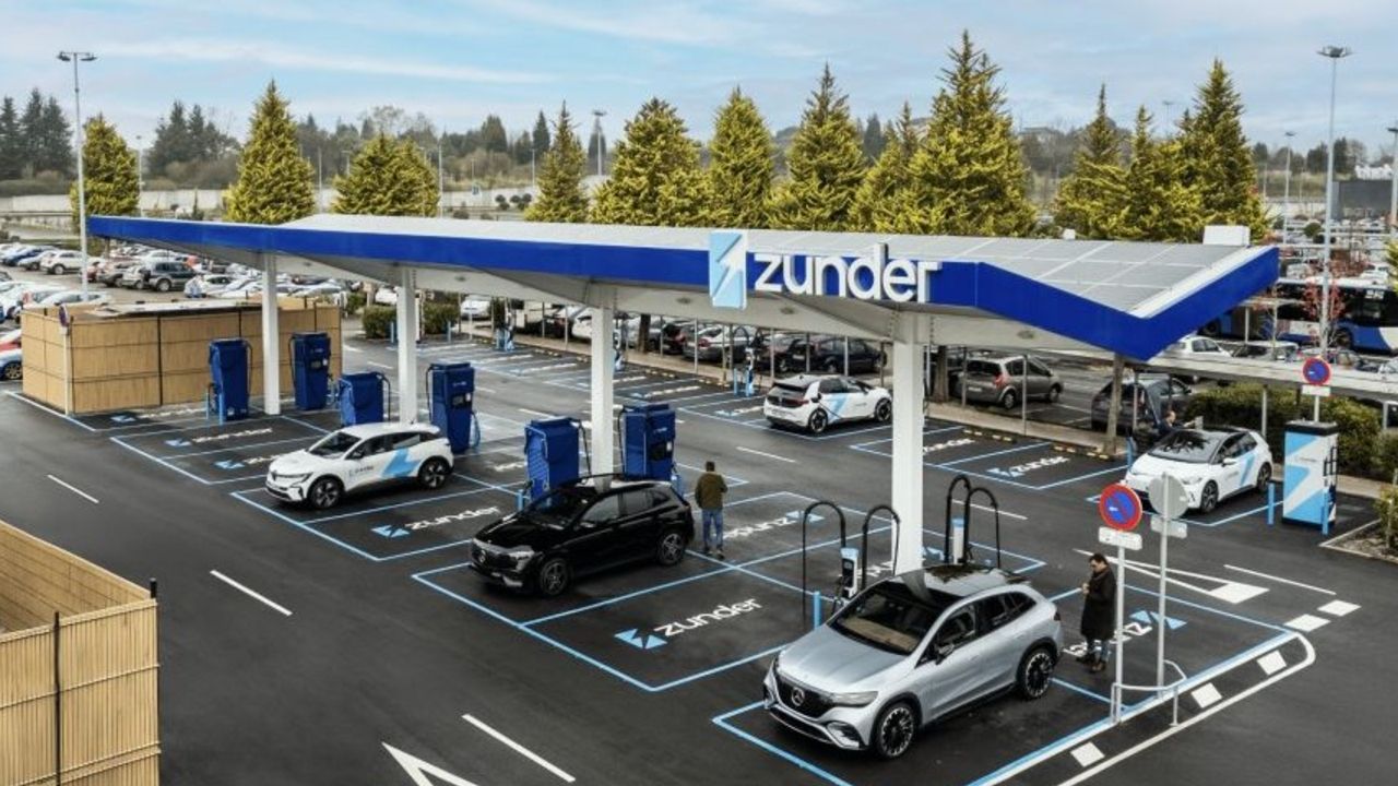 Zunder construirá siete electrolineras con 30 puntos de carga ultrarrápida en el puerto de A Coruña