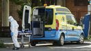 En ambulancia fueron trasladados los mayores enfermos en las residencias hasta los hospitales, Pi�or o Ba�os de Molgas