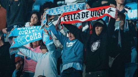 Aficionados del Celta, durante el Fortuna-Real Sociedad B de este s�bado en Bala�dos.