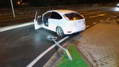 El conductor se llev� por delante una se�al en la rotonda de San Eufrasio