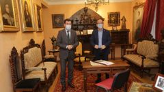 El conselleiro Rom�n Rodr�guez y el secretario xeral de Cultura, Anxo Lorenzo, este vierenes en la sede de la RAG, que fue residencia de Emilia Pardo Baz�n en la ciudad de A Coru�a