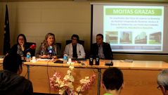 Elo�na N��ez (segunda por la izquierda) present� en O Barco los datos sobre las listas de espera en Ourense 