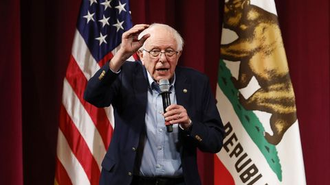 El senador dem&oacute;crata Bernie Sanders responde a preguntas de los estudiantes de la Universidad de Stanford (California) en el foro: &iquest;Qui&eacute;n controla el futuro de la IA:_ los oligarcas o el pueblo?