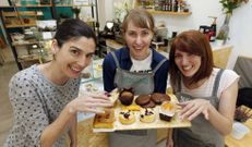 Sobre estas l�neas, Elisa, Bea y Mery han apostado por un tipo de reposter�a basada en la artesan�a y productos naturales. 
