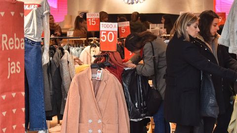 Ambiente de rebajas esta maana en A Corua