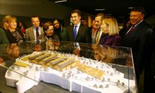 La maqueta del hospital de Monte Carrasco. El lunes 27 de noviembre del 2010 el presidente de la Xunta, Alberto N��ez Feijoo, presentaba en Pontevedra el proyecto del nuevo hospital �nico de Monte Carrasco (Marc�n). Se iba a adjudicar en el a�o 2011 e iba a estar listo en el 2014. 