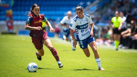 Henar trata de alcanzar el bal�n durante el partido disputado en Tenerife.