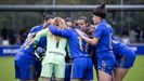 Las jugadoras del Real Oviedo femenino, antes del partido ante el Cacere�o