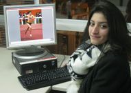 Saleta Fern�ndez, en una de sus recientes visitas a la delegaci�n de La Voz en Monforte. 