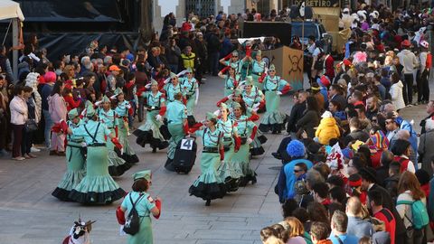 S�bado de pi�ata en Celanova.Ni�os y mayores disfrutaron de lo lindo con el desfile.