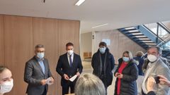 Verde, Trenor y Calvelo, durante su visita al centro de salud