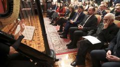 El acto se celebr en el pazo de Raxoi y cont con la actuacin de la arpista bretona afincada en Santiago Beleuen Le Friec.