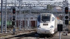 Para ir de Lugo a Barcelona hay que coger un media distancia y luego hacer transbordo con el Alvia que llega a Monforte