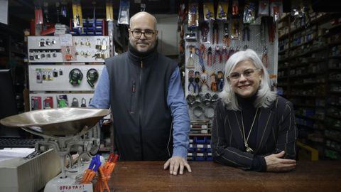 Los hermanos Ramiro y Esmeralda Pereira estn al frente de la ferretera La Palloza, que fund su padre en 1975