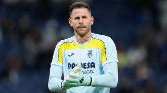 Peter Gulacsi, durante un calentamiento con el Villarreal.