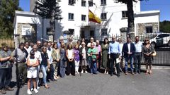 Representantes del PP frente al cuartel de la Guardia Civil de Bande