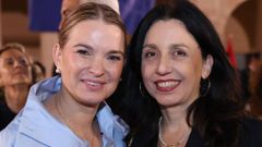 La ourensana Judit Vega (derecha) recibi la condecoracin policial de manos de la presidenta de Baleares, Marga Prohens.