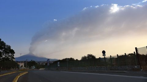 El Etna, visto desde la ciudad de Catania