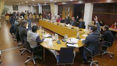 Imagen de archivo de un pleno en Boiro.