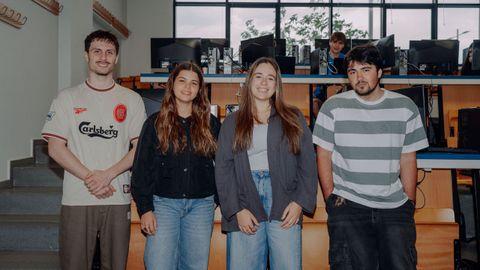 Carlos Carballido, Sara Porto, Marina Castro y Tom�s Rial, primera promoci�n de Inteligencia Artificial del ESEI.