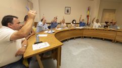 Pleno celebrado en Corcubi�n, en el que se abord� la cuesti�n