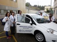 Personal del equipo de HADO, ayer en el Hospital da Costa. 