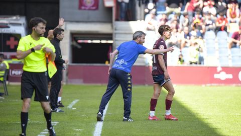 Rub&eacute;n Dom&iacute;nguez dando indicaciones a Diego G&oacute;mez