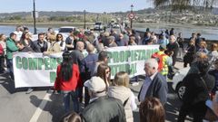 Los manifestantes se concentraron en la rotonda del puente de piedra, interrumpiendo el tr�fico