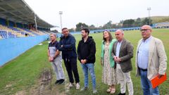 El diputado, Javier Tour�s, el alcalde de Cambados, Samuel Lago, el presidente del Cambados, Eladio Oubi�a y otras autoridades hoy en Burg�ns 