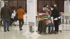 Imagen tomada ayer en el recinto de Punta Arnela, en A Malata, donde se coordina la campa�a de vacunaci�n