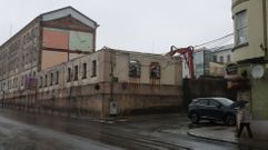 Aspecto que mostraba este jueves uno de los inmuebles demolidos, del que ya solo se conserva la parte inferior.