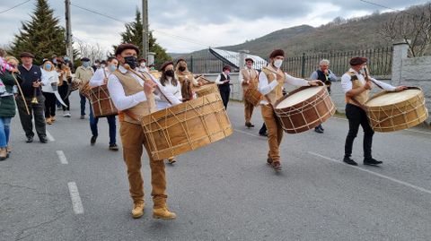 El folin de Mormentelos en el desfile de Vilario de Conso