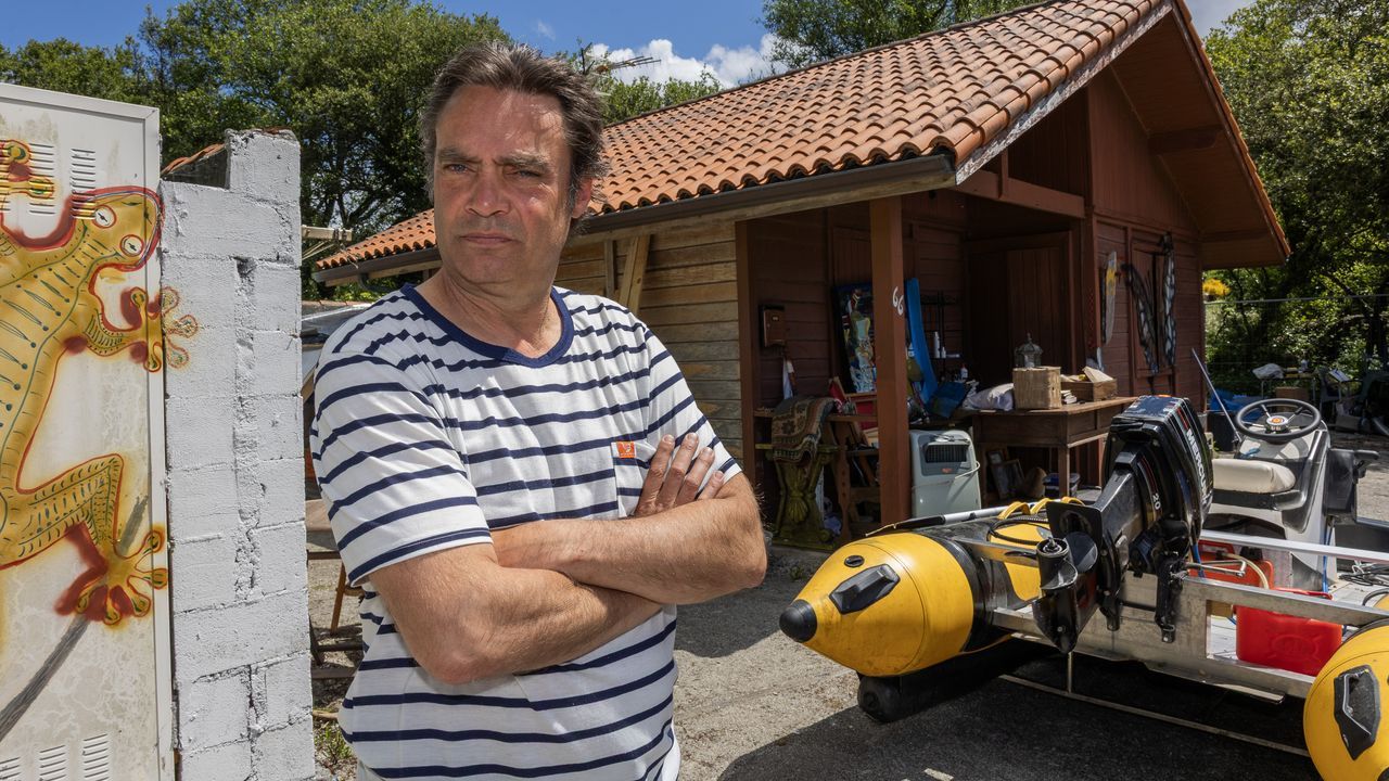 Los dueños del polémico bungaló de Estorde, en Cee, demandan a la APLU «por abuso de poder»