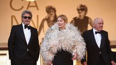 El director Pawel Pawlikowski, junto a Sandra H&uuml;ller y Hanns Zischler, protagonistas de &laquo;Fatherland&raquo;